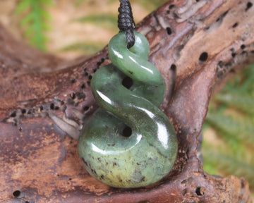 Twist or Pikorua carved from Hapopo Pounamu - NZ Greenstone