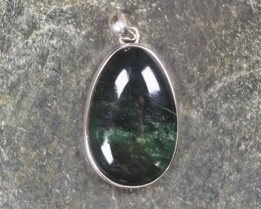 NZ Greenstone Medium Sterling Silver Pendant (BM498) Kawakawa Pounamu