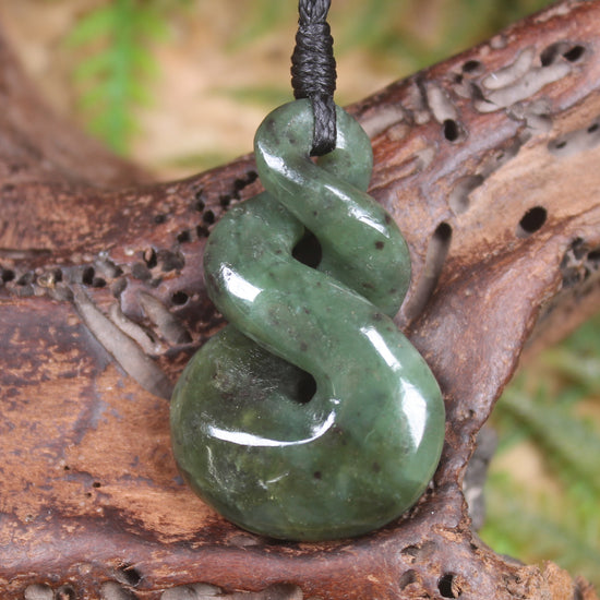 Twist or Pikorua carved from Hapopo Pounamu - NZ Greenstone