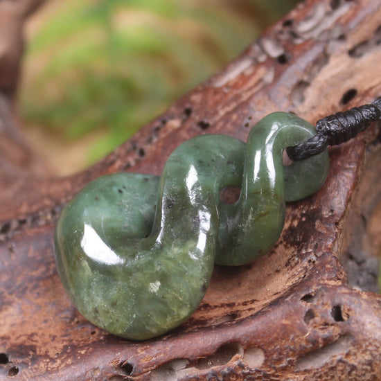 Twist or Pikorua carved from Hapopo Pounamu - NZ Greenstone