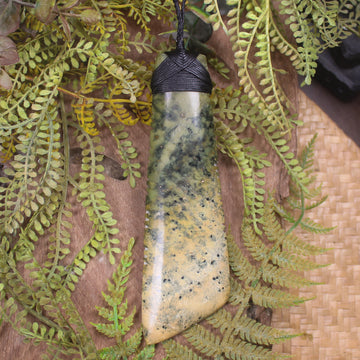 Flower Jade Pounamu Toki Pendant - NZ Greenstone