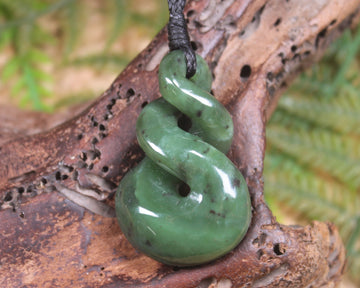 Twist or Pikorua carved from Hapopo Pounamu - NZ Greenstone