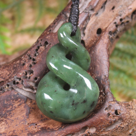 Twist or Pikorua carved from Hapopo Pounamu - NZ Greenstone
