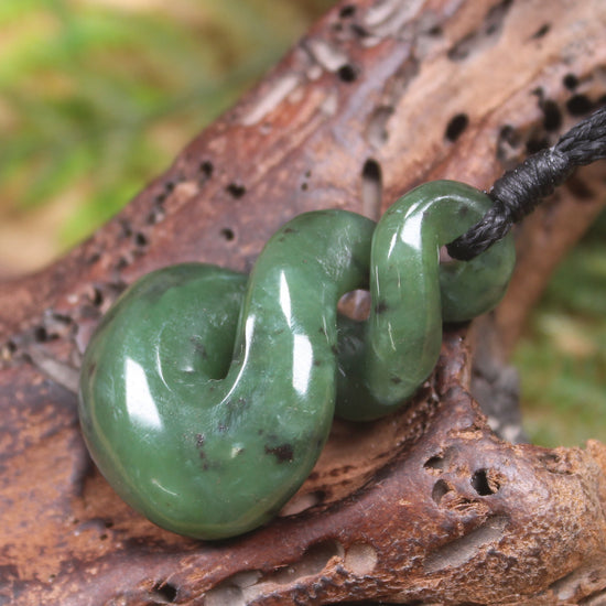 Twist or Pikorua carved from Hapopo Pounamu - NZ Greenstone
