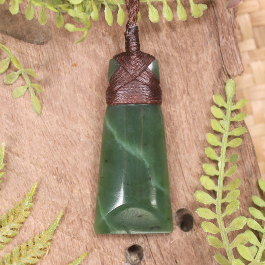 Hapopo Pounamu Toki - NZ Greenstone