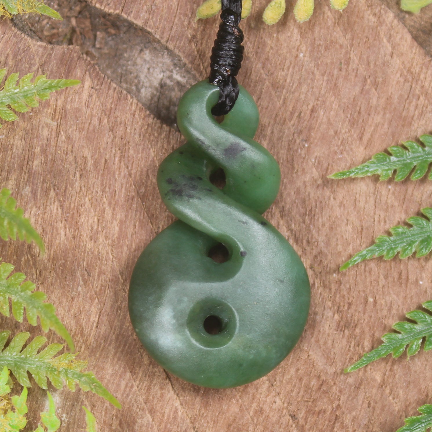 Twist or Pikorua carved from Hapopo Pounamu - NZ Greenstone