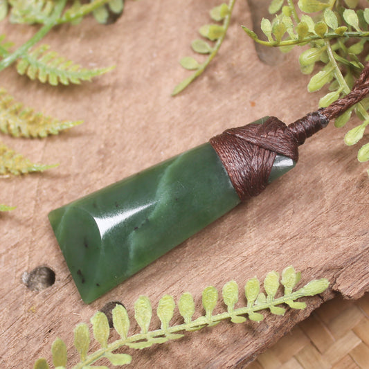 Hapopo Pounamu Toki - NZ Greenstone