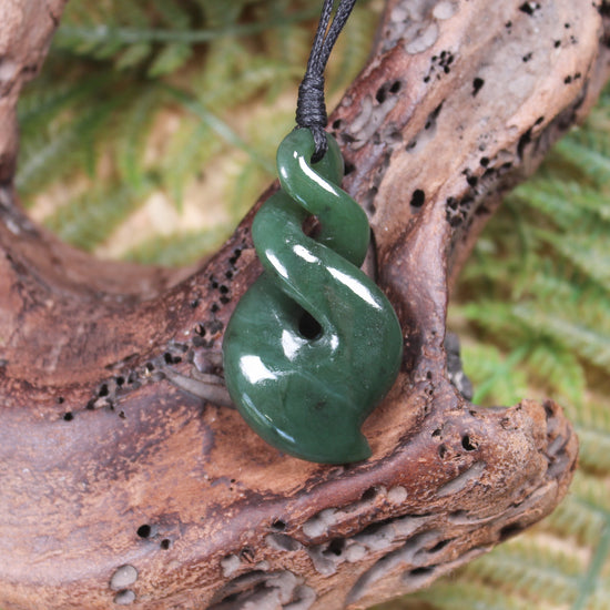 Twist or Pikorua carved from Hapopo Pounamu - NZ Greenstone