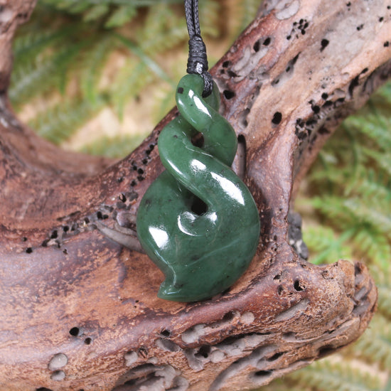 Twist or Pikorua carved from Hapopo Pounamu - NZ Greenstone