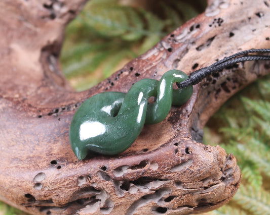 Twist or Pikorua carved from Hapopo Pounamu - NZ Greenstone