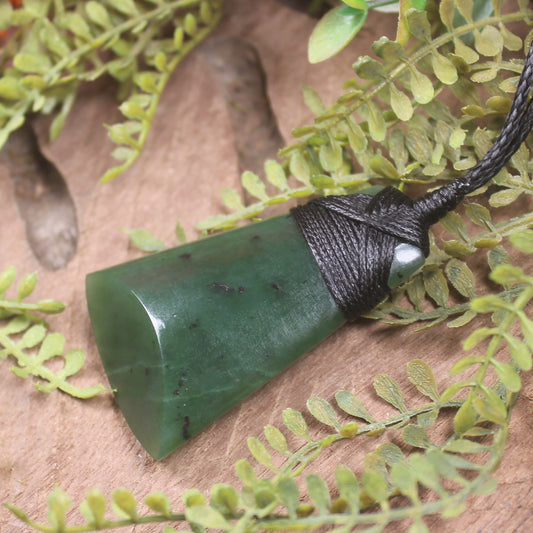 Hapopo Pounamu Toki - NZ Greenstone