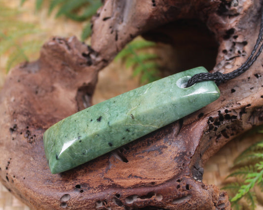 Kawakawa Pounamu Toki