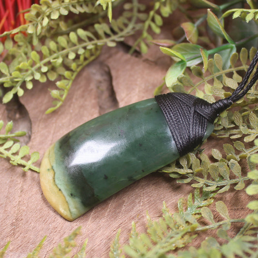 Flower Jade Pounamu Toki Pendant - NZ Greenstone