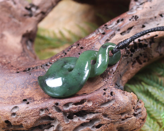 Twist or Pikorua carved from Hapopo Pounamu - NZ Greenstone