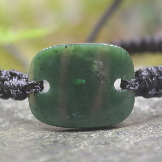 Adjustable cord bracelet with Kawakawa Pounamu