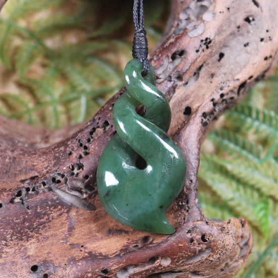 Twist or Pikorua carved from Hapopo Pounamu - NZ Greenstone