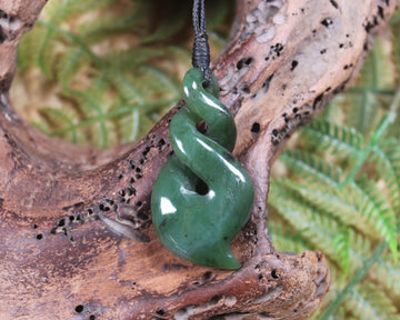 Twist or Pikorua carved from Hapopo Pounamu - NZ Greenstone