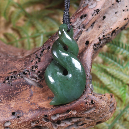 Twist or Pikorua carved from Hapopo Pounamu - NZ Greenstone