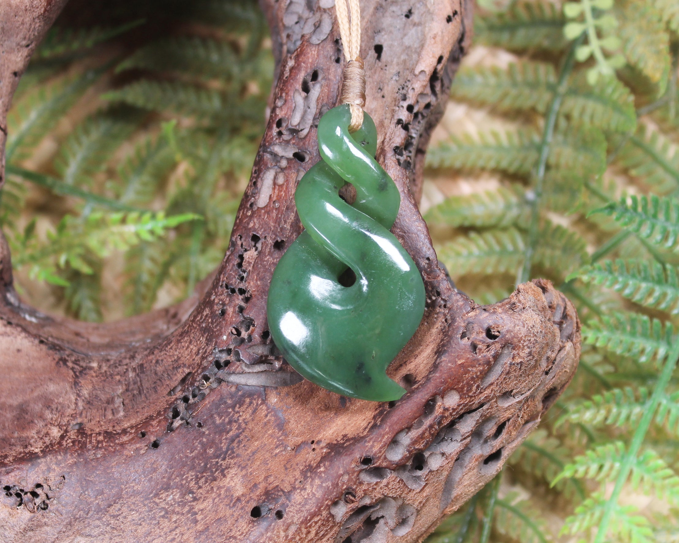 Twist or Pikorua carved from Hapopo Pounamu - NZ Greenstone