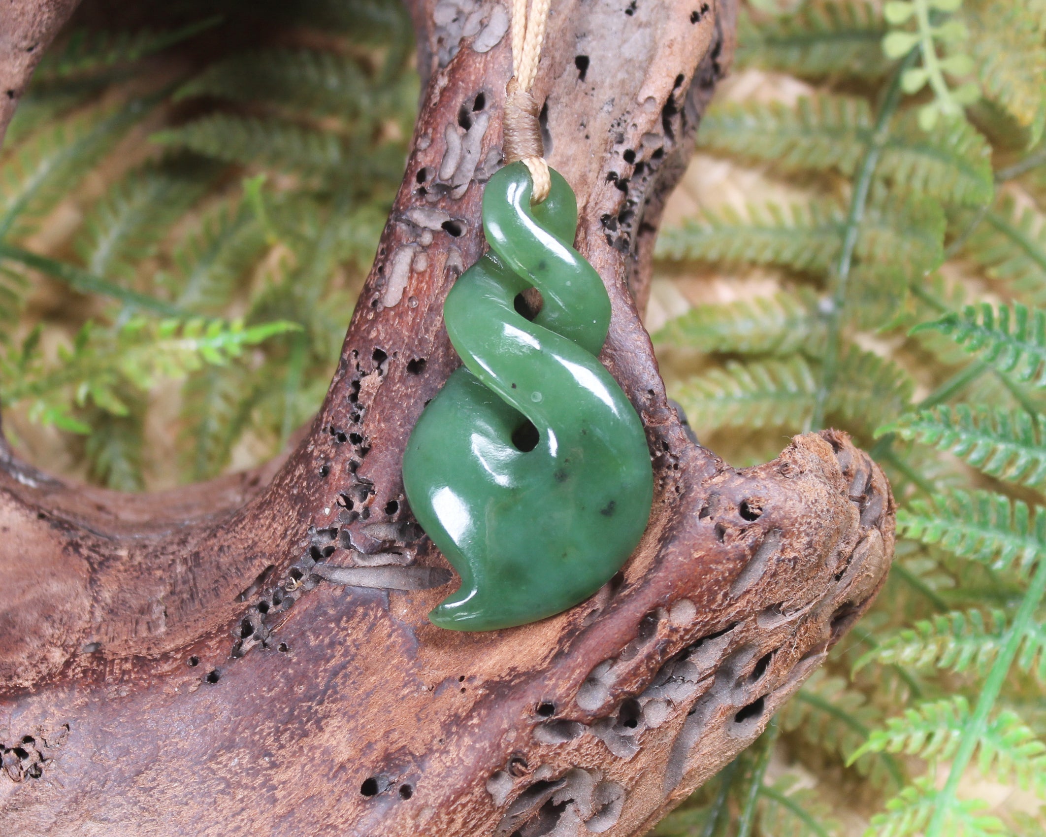 Twist or Pikorua carved from Hapopo Pounamu - NZ Greenstone