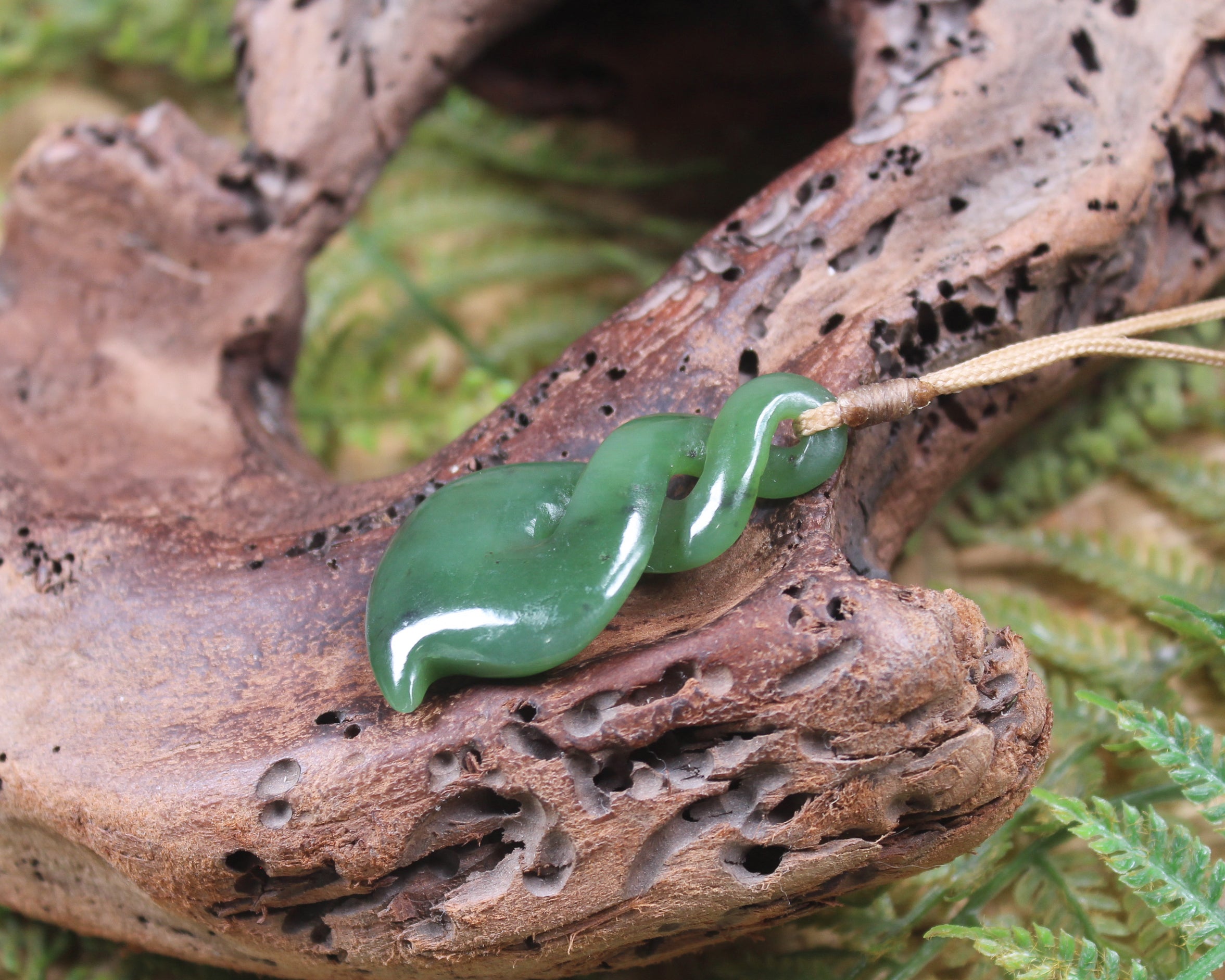 Twist or Pikorua carved from Hapopo Pounamu - NZ Greenstone