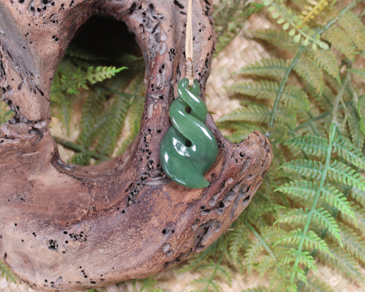 Twist or Pikorua carved from Hapopo Pounamu - NZ Greenstone