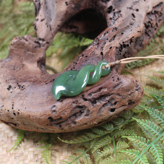 Twist or Pikorua carved from Hapopo Pounamu - NZ Greenstone