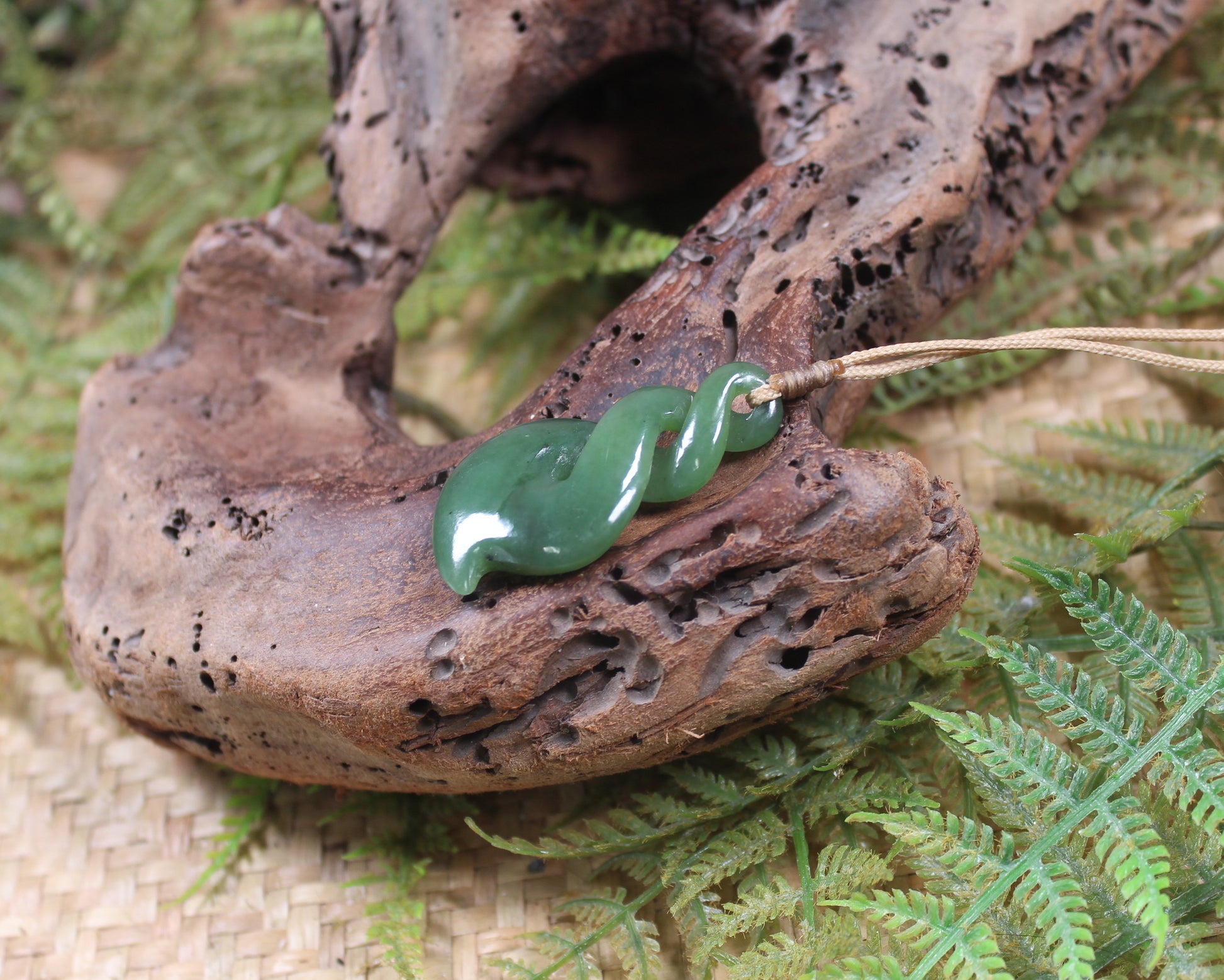 Twist or Pikorua carved from Hapopo Pounamu - NZ Greenstone