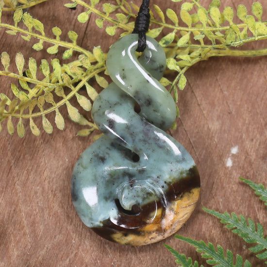 Twist or Pikorua carved from Flower Jade Pounamu - NZ Greenstone