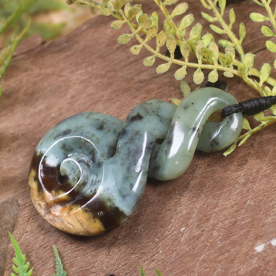 Twist or Pikorua carved from Flower Jade Pounamu - NZ Greenstone