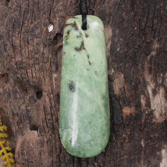 Kawakawa Pounamu Roimata Pendant - NZ Greenstone