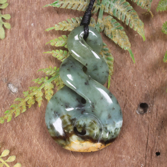 Twist or Pikorua carved from Flower Jade Pounamu - NZ Greenstone
