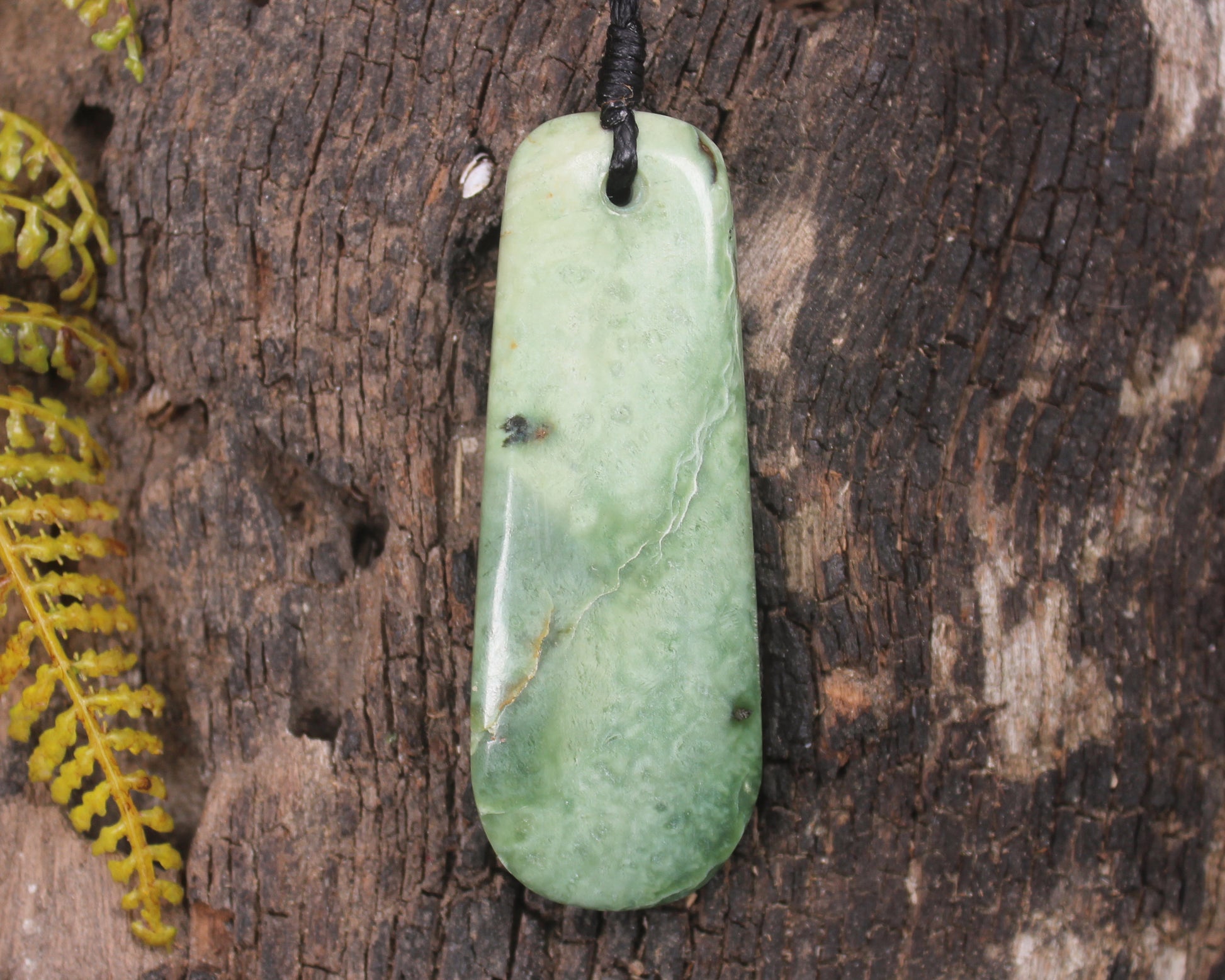 Kawakawa Pounamu Roimata Pendant - NZ Greenstone