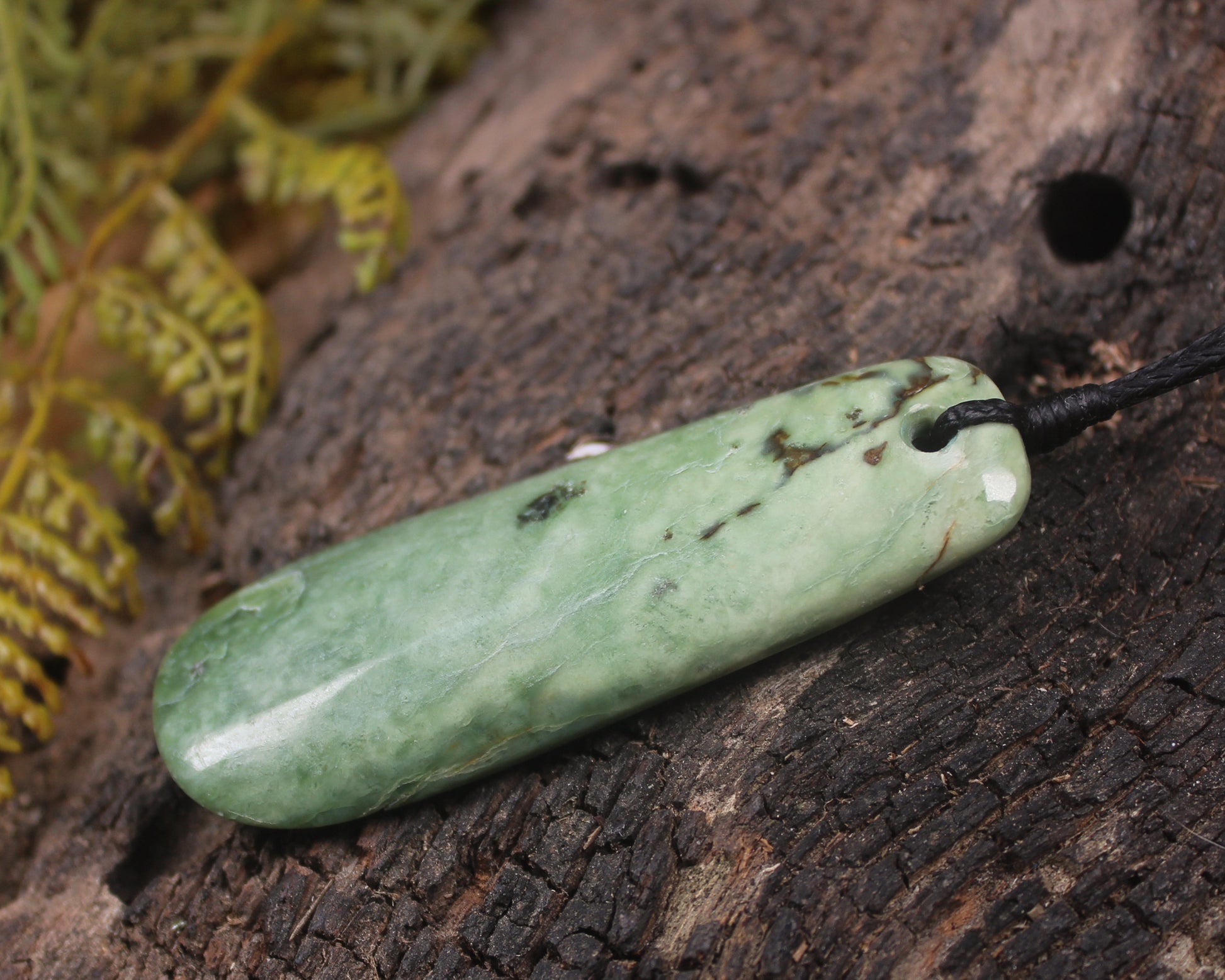 Kawakawa Pounamu Roimata Pendant - NZ Greenstone