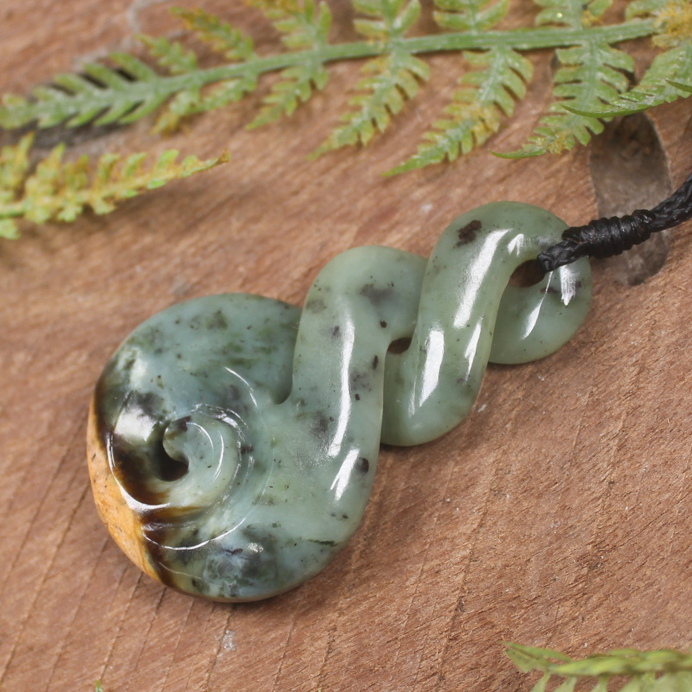 Twist or Pikorua carved from Flower Jade Pounamu - NZ Greenstone