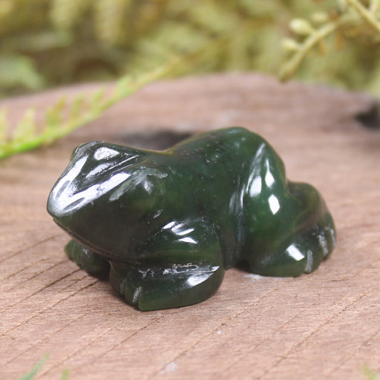 Kawakawa Pounamu Frog Sculpture