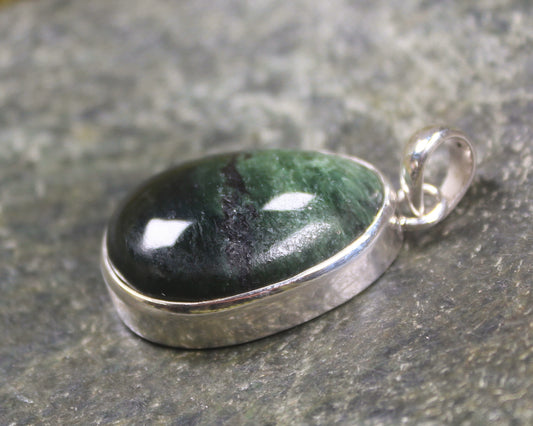 Kawakawa Pounamu pendant set in Sterling Silver - NZ Greenstone