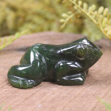 Kawakawa Pounamu Frog Sculpture