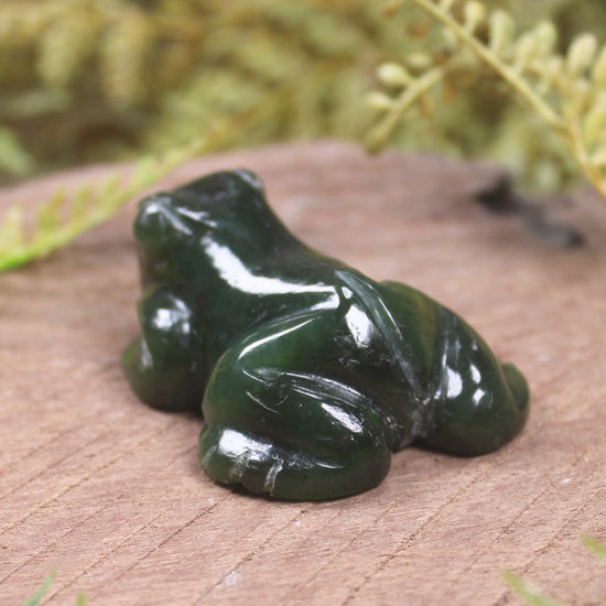 Kawakawa Pounamu Frog Sculpture