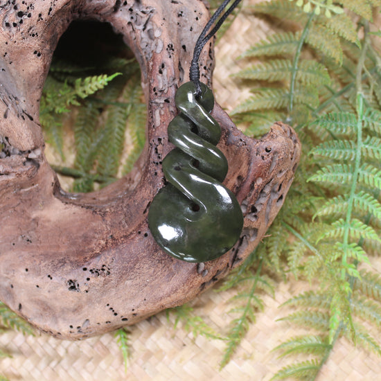 Twist or Pikorua carved from Rimu Pounamu - NZ Greenstone