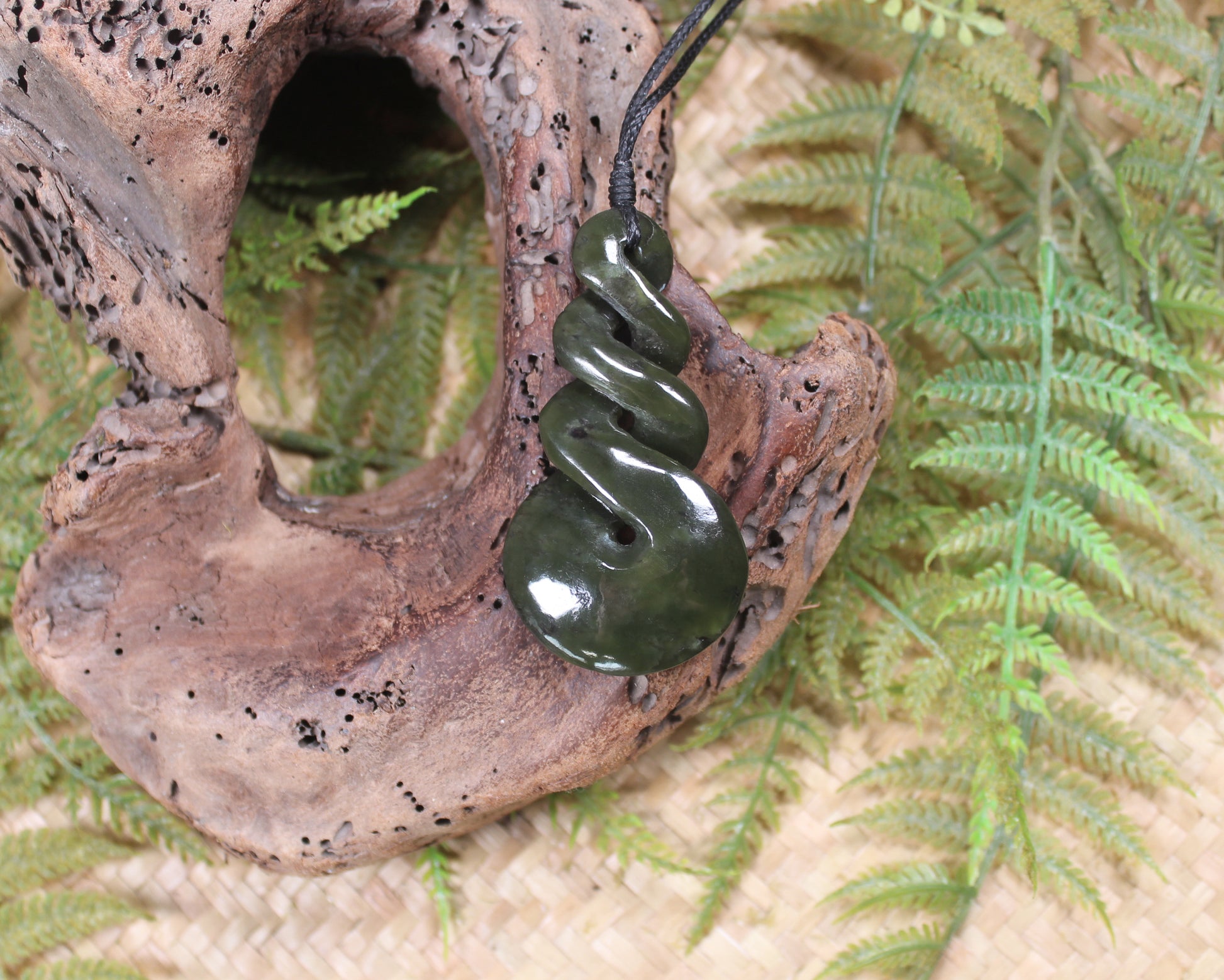 Twist or Pikorua carved from Rimu Pounamu - NZ Greenstone