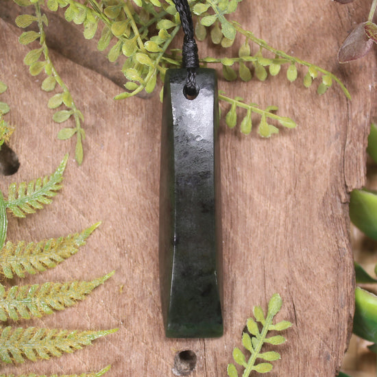 Rimu Pounamu Toki Pendant - NZ Greenstone