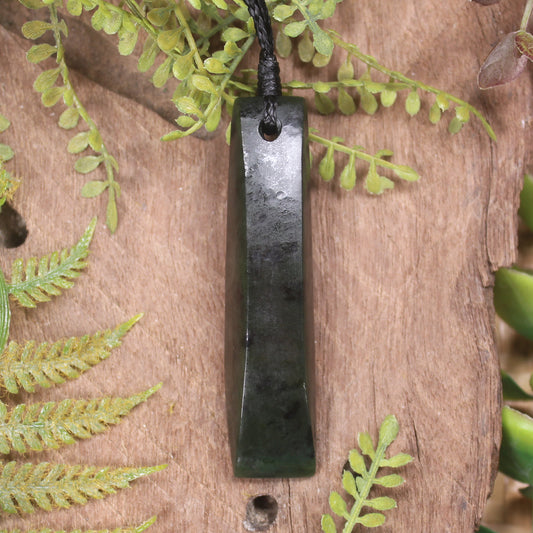 Rimu Pounamu Toki Pendant - NZ Greenstone