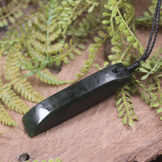 Rimu Pounamu Toki Pendant - NZ Greenstone