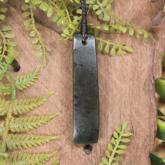 Rimu Pounamu Toki Pendant - NZ Greenstone