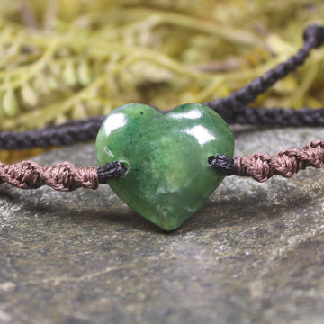 Adjustable cord bracelet with Kawakawa Pounamu