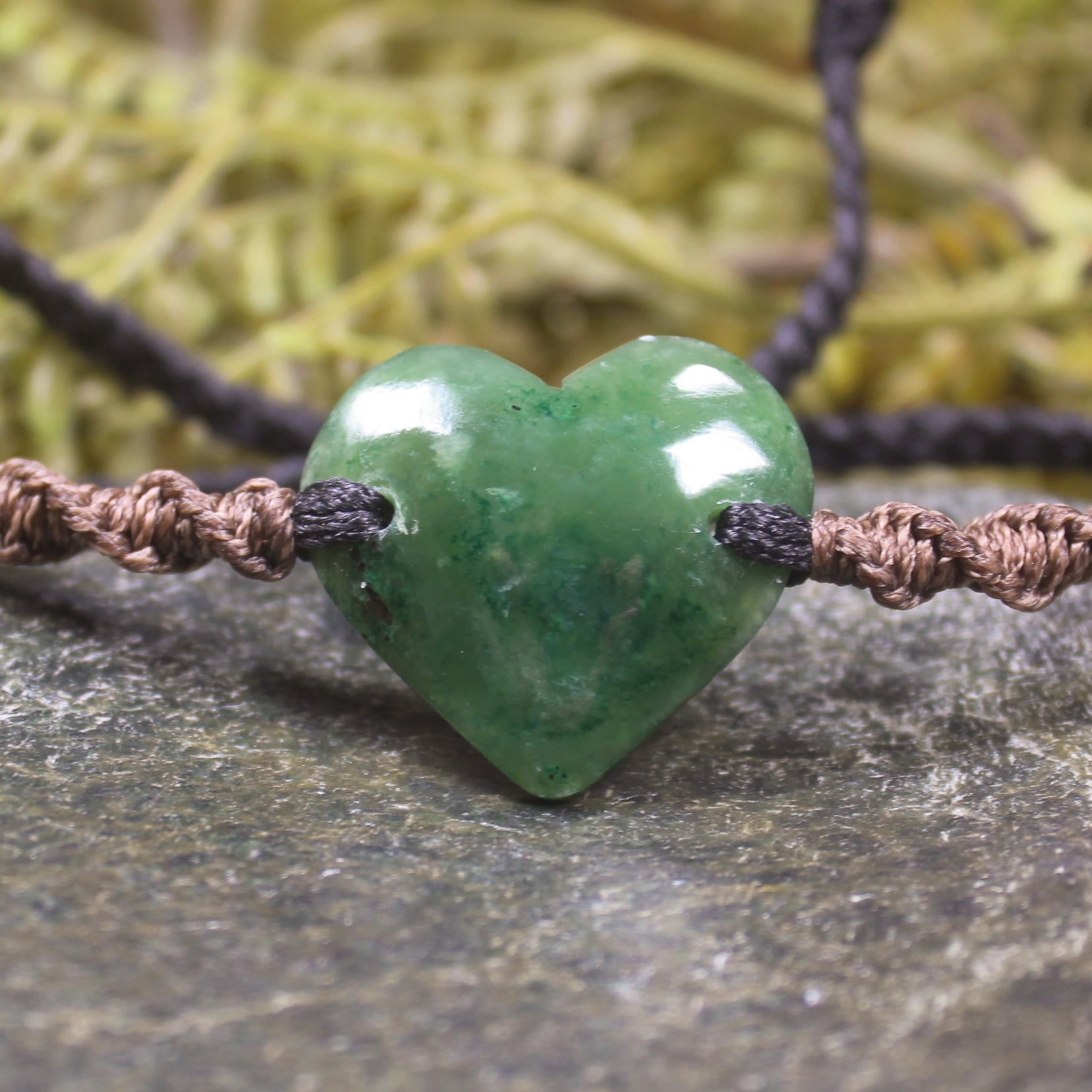 Adjustable cord bracelet with Kawakawa Pounamu