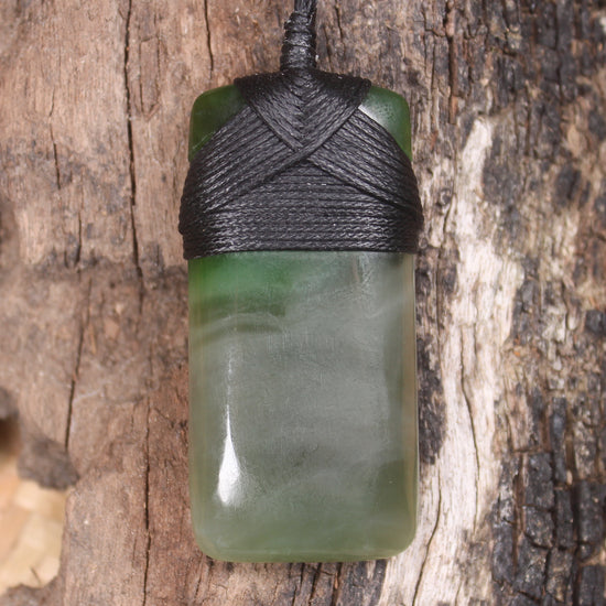 Hapopo Pounamu Toki - NZ Greenstone
