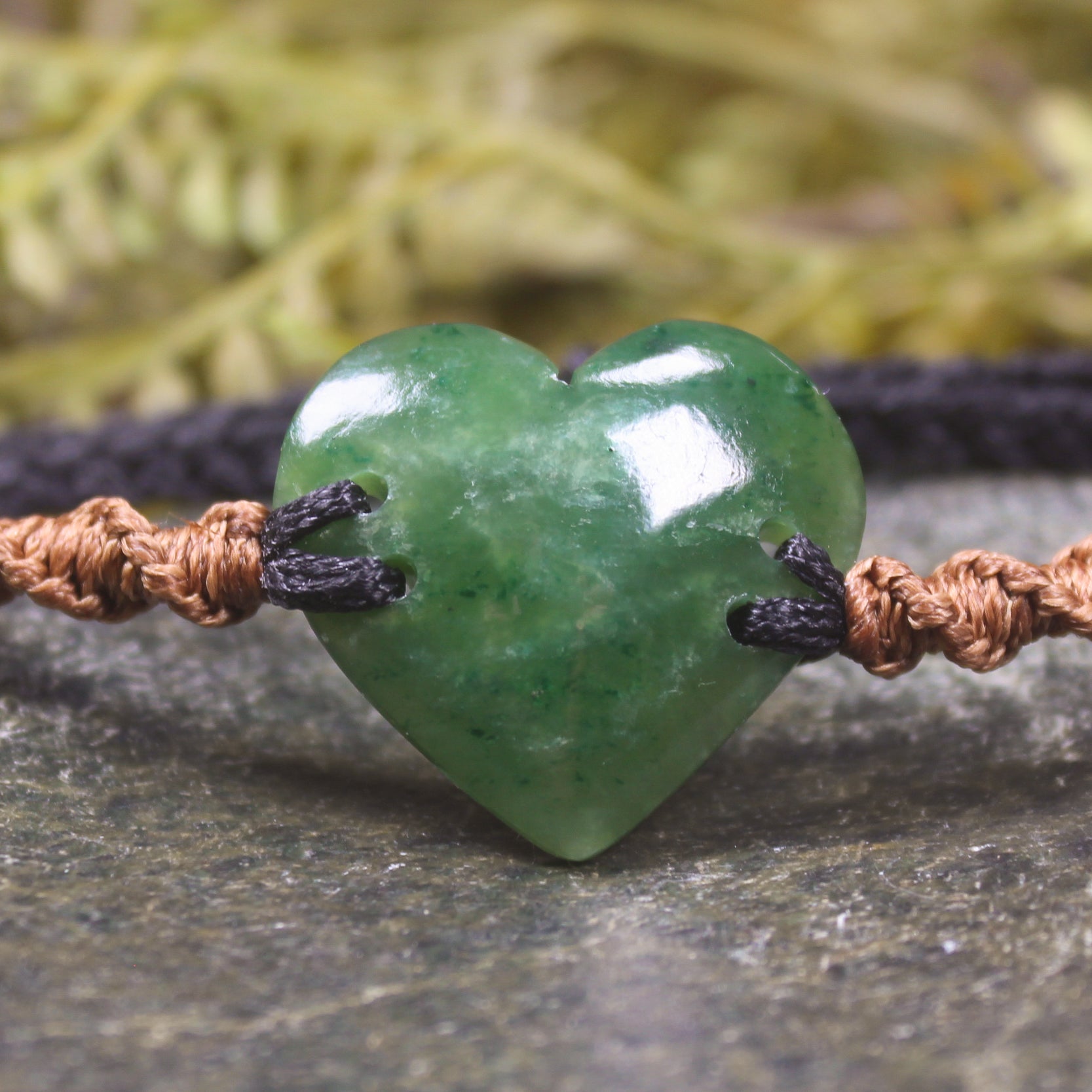 Adjustable cord bracelet with Kawakawa Pounamu