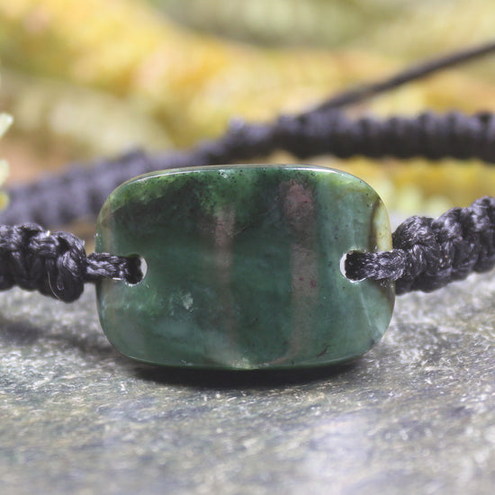 Adjustable cord bracelet with Kawakawa Pounamu